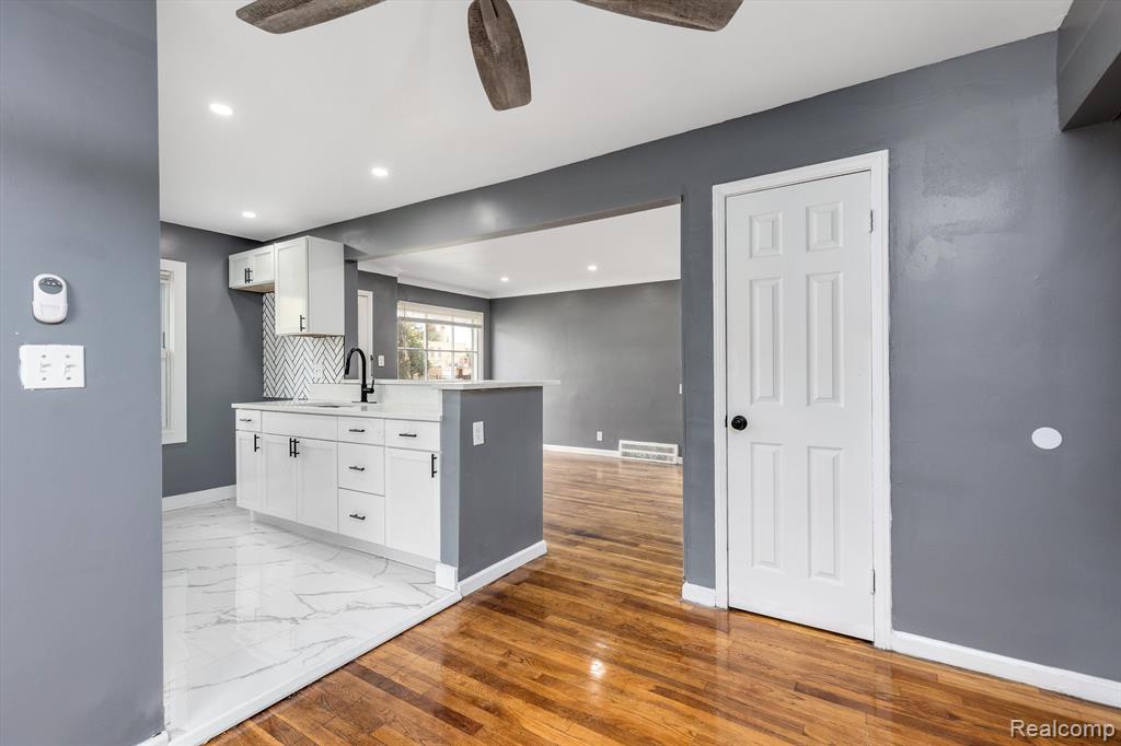 2400 S Annabelle Street Property Photo 8