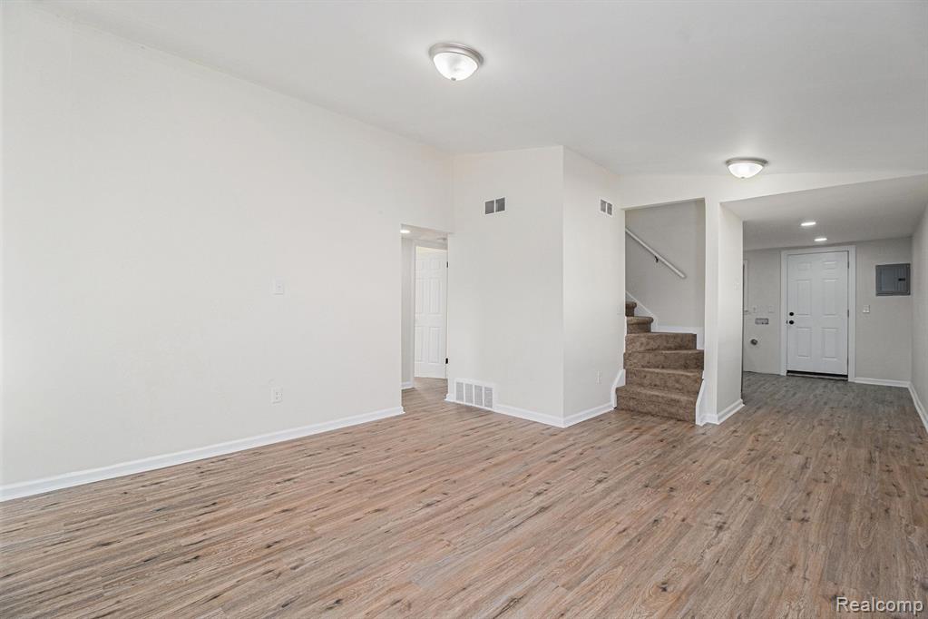 408 W Jarvis Avenue Property Photo 4