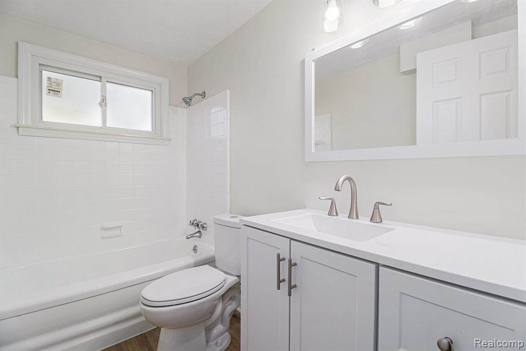 408 W Jarvis Avenue Property Photo 13