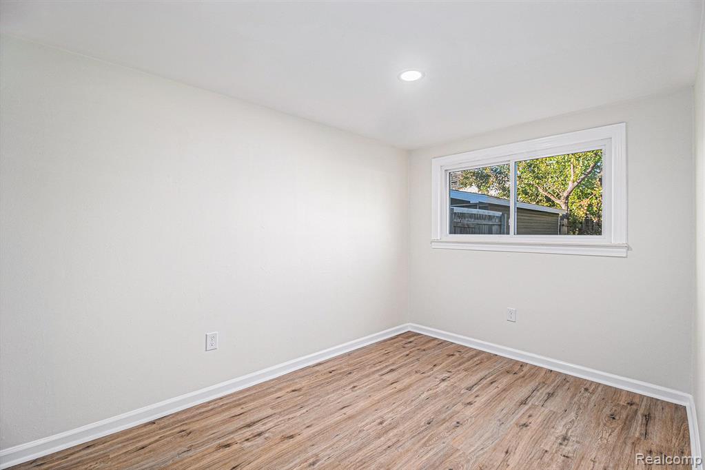 408 W Jarvis Avenue Property Photo 16