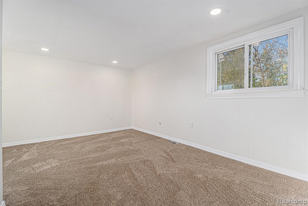 408 W Jarvis Avenue Property Photo 19