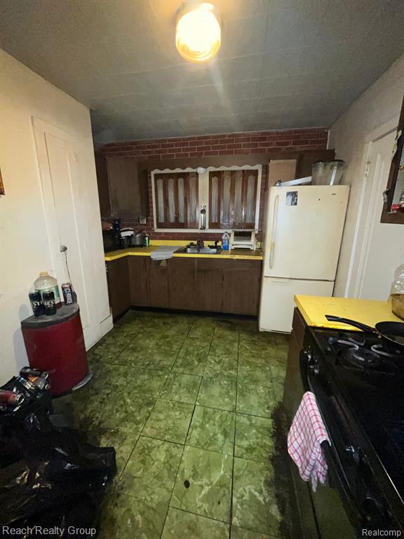 15782 Ohio Street Property Photo 5
