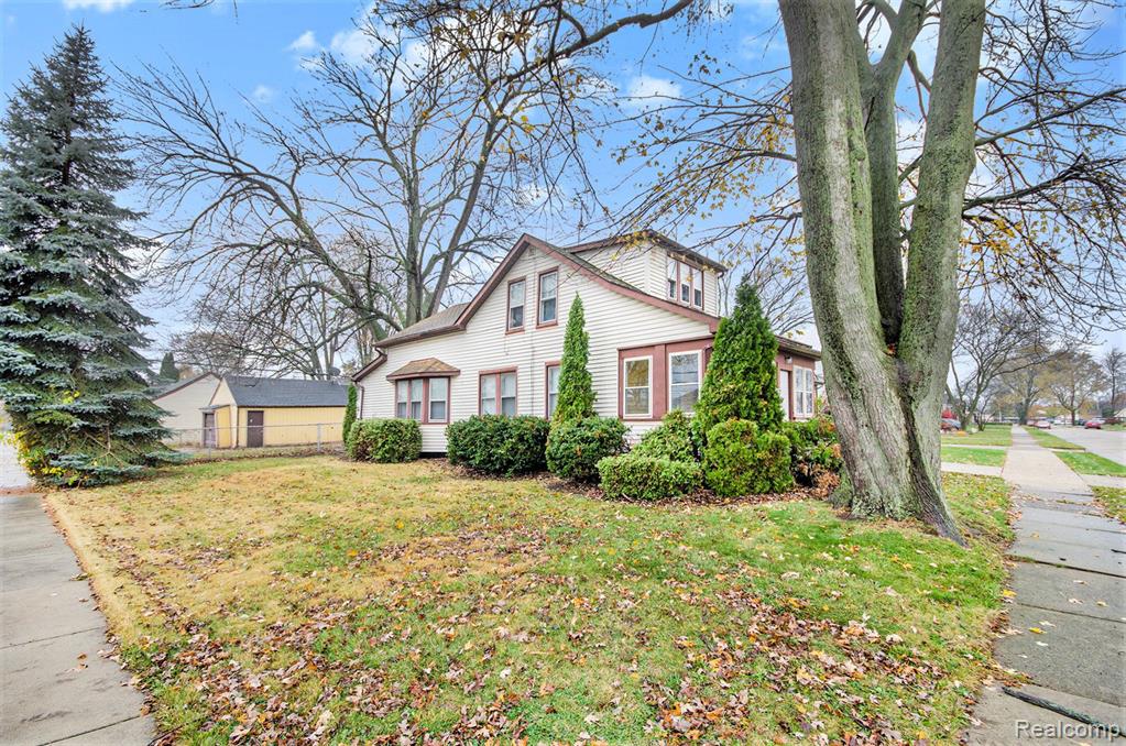 21716 Lakeview Street Property Photo 3