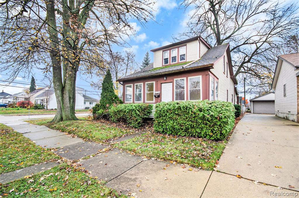 21716 Lakeview Street Property Photo 4