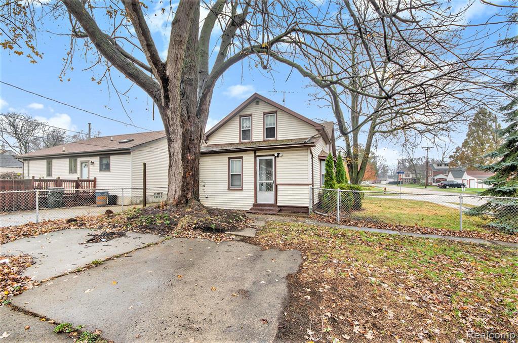 21716 Lakeview Street Property Photo 22