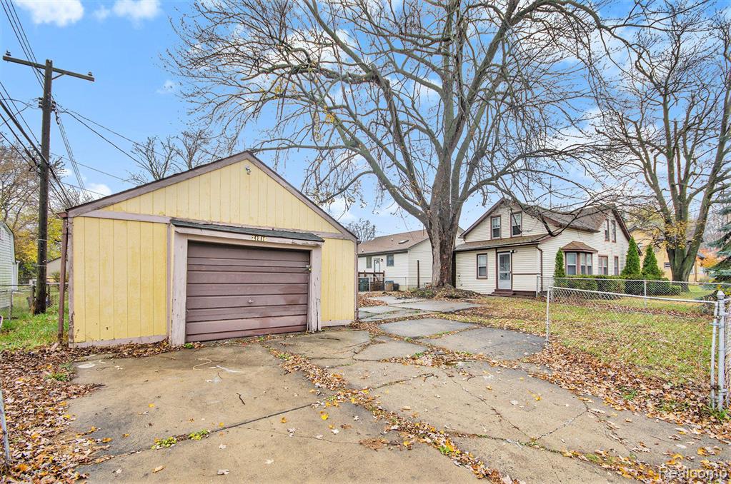 21716 Lakeview Street Property Photo 23