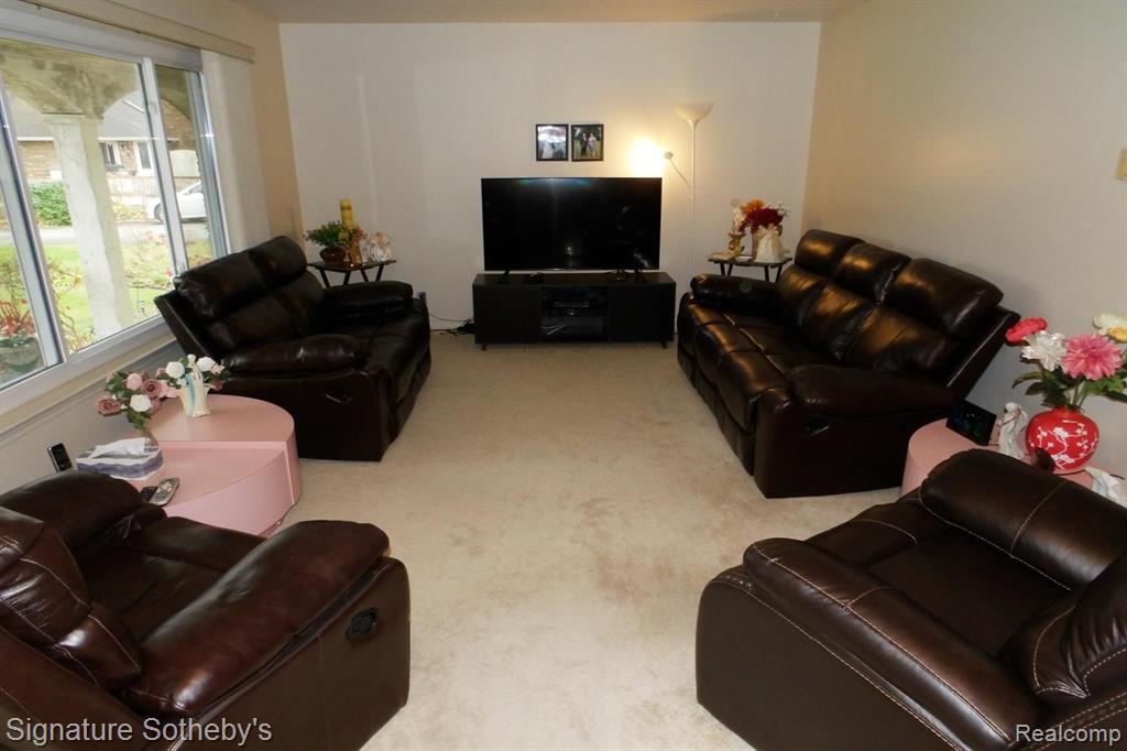 48041 Sugarbush Road Property Photo 3