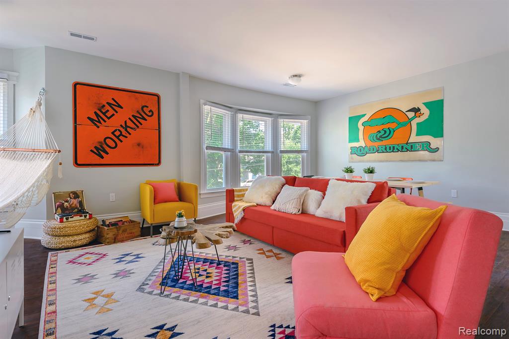 8116 Kercheval Street Property Photo 11