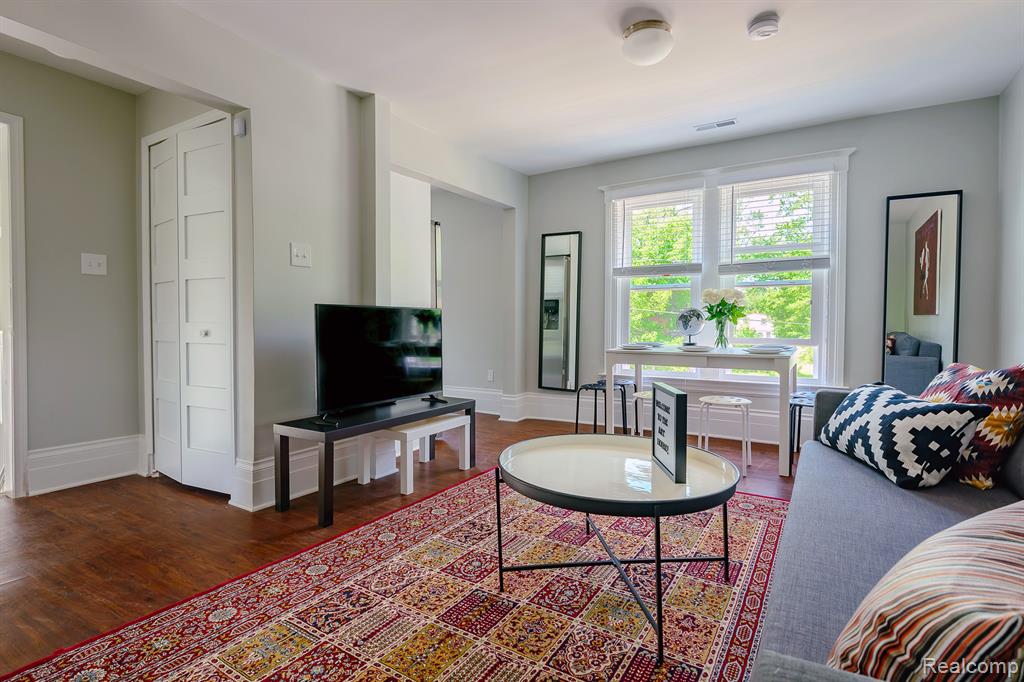 8116 Kercheval Street Property Photo 12