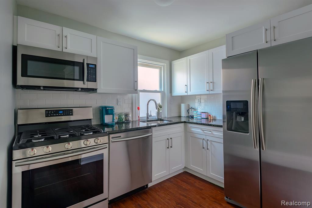 8116 Kercheval Street Property Photo 14
