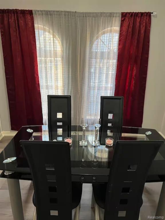 1008 S Military Street Property Photo 5