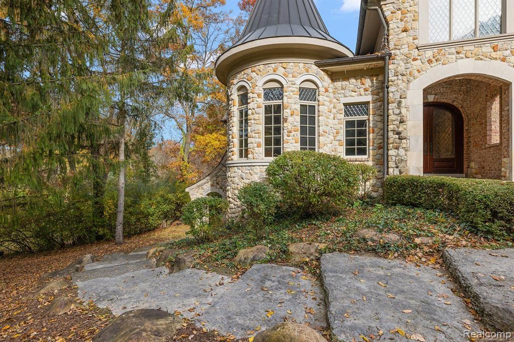 2541 Plum Creek Court Property Photo 4