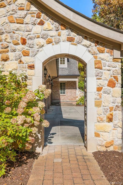 2541 Plum Creek Court Property Photo 6