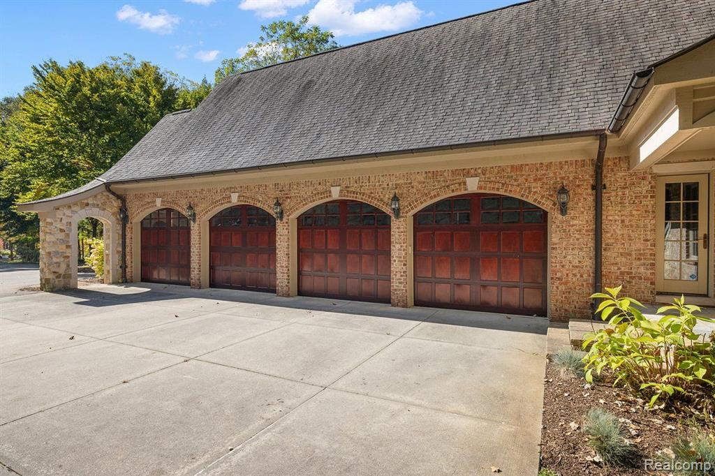 2541 Plum Creek Court Property Photo 8