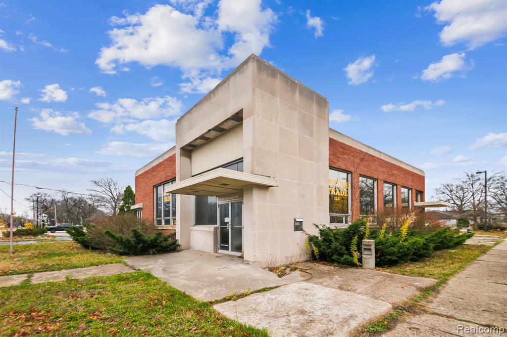 43 W Laketon Avenue Property Photo 1