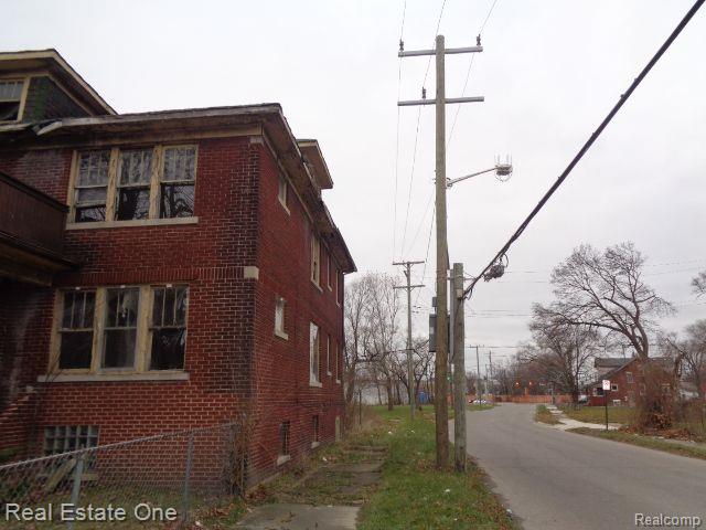 10011 Belleterre Street Property Photo 4