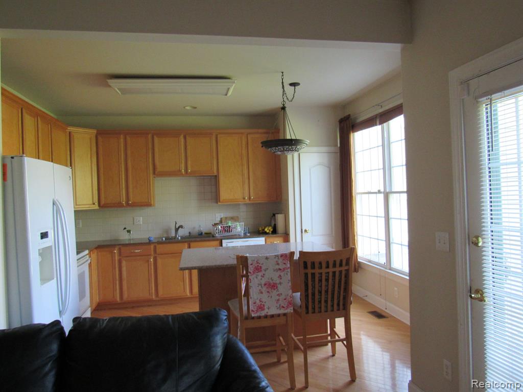 50004 STREAMWOOD Drive Property Photo 1