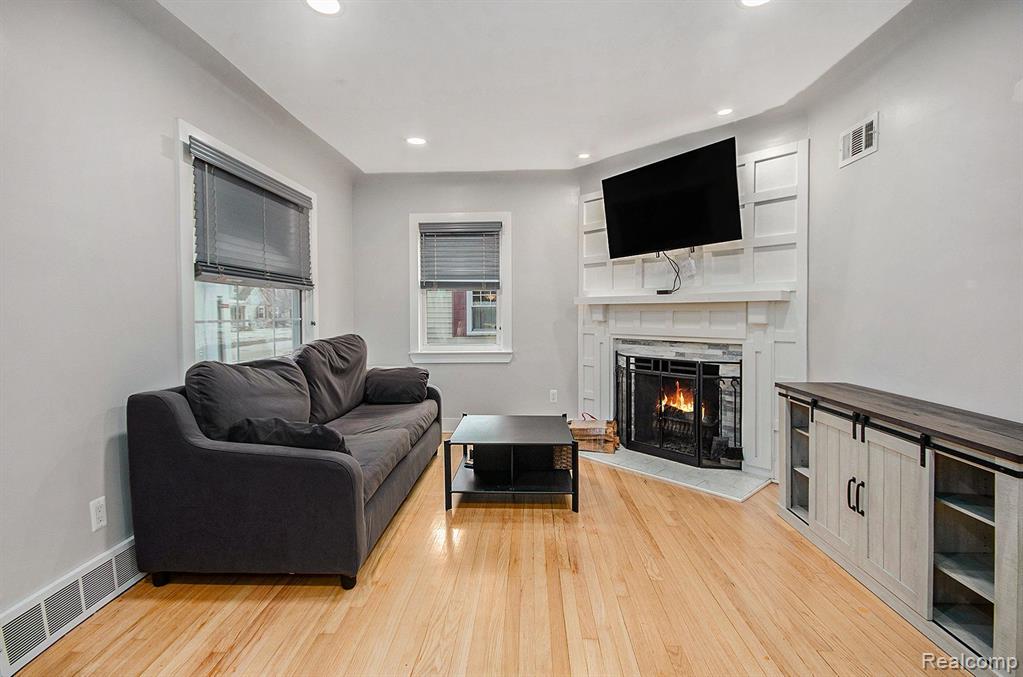 21700 California Street Property Photo 5
