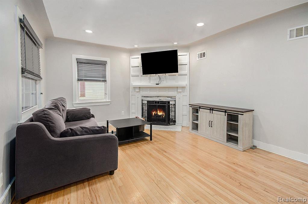 21700 California Street Property Photo 6