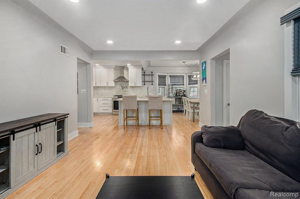21700 California Street Property Photo 7