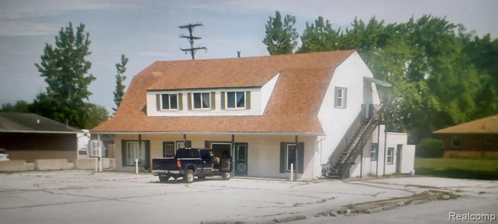 568 W CENTER Road