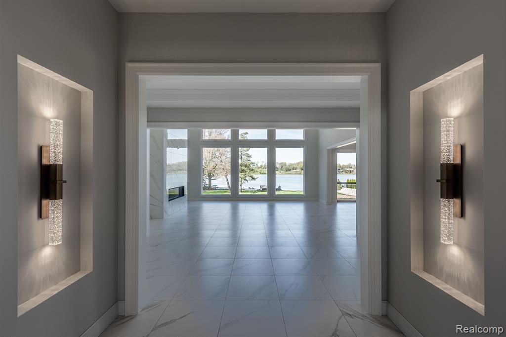 4380 The Heights Boulevard Property Photo 4