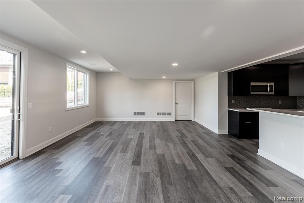 4380 The Heights Boulevard Property Photo 17