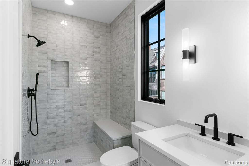 540 Watkins Street Property Photo 29