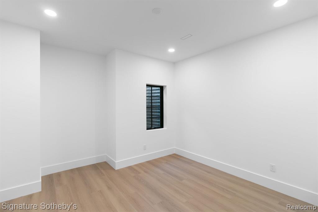 540 Watkins Street Property Photo 38