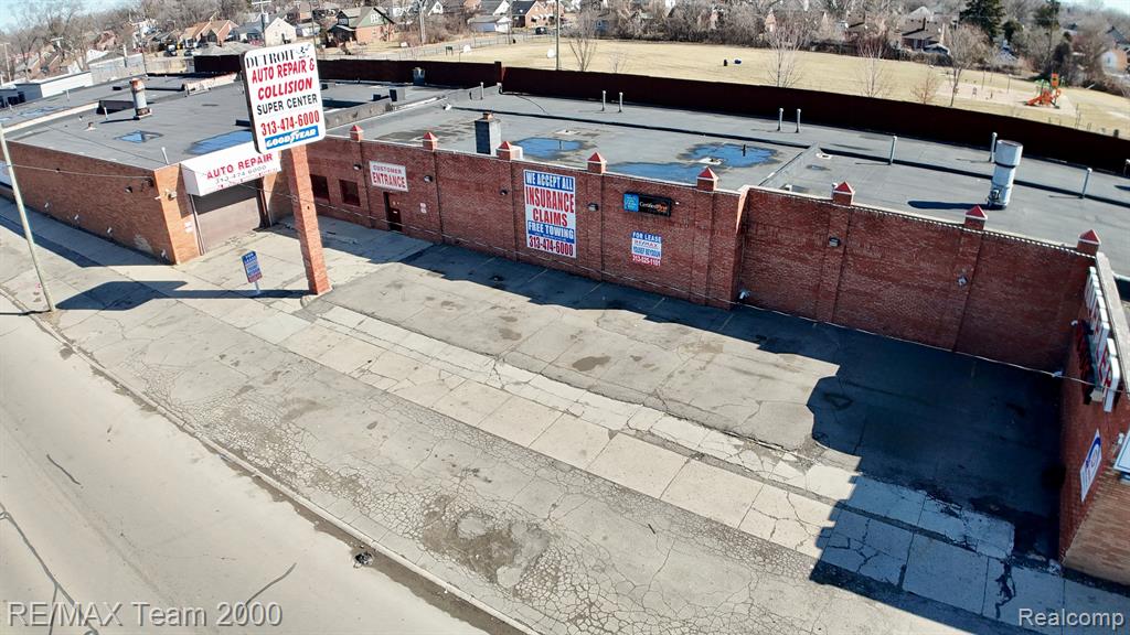 10000 Greenfield Road Property Photo 6