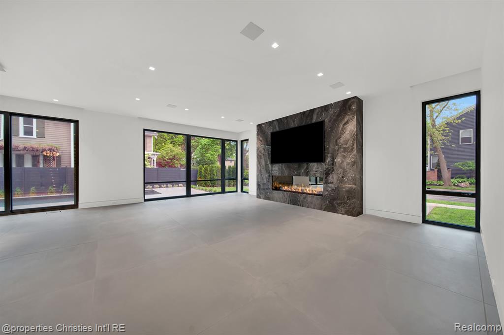 512 George Street Property Photo 8
