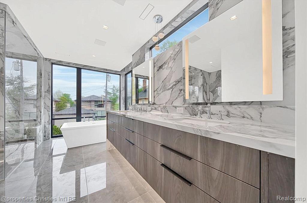 512 George Street Property Photo 28
