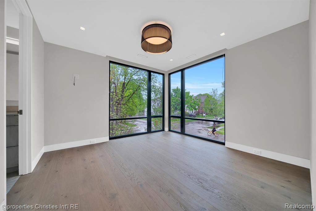 512 George Street Property Photo 37