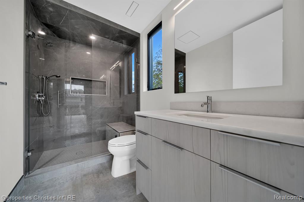 512 George Street Property Photo 38