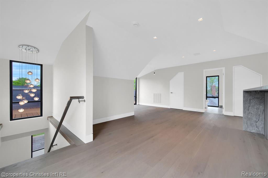 512 George Street Property Photo 42