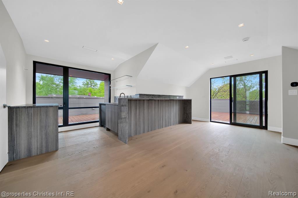 512 George Street Property Photo 44