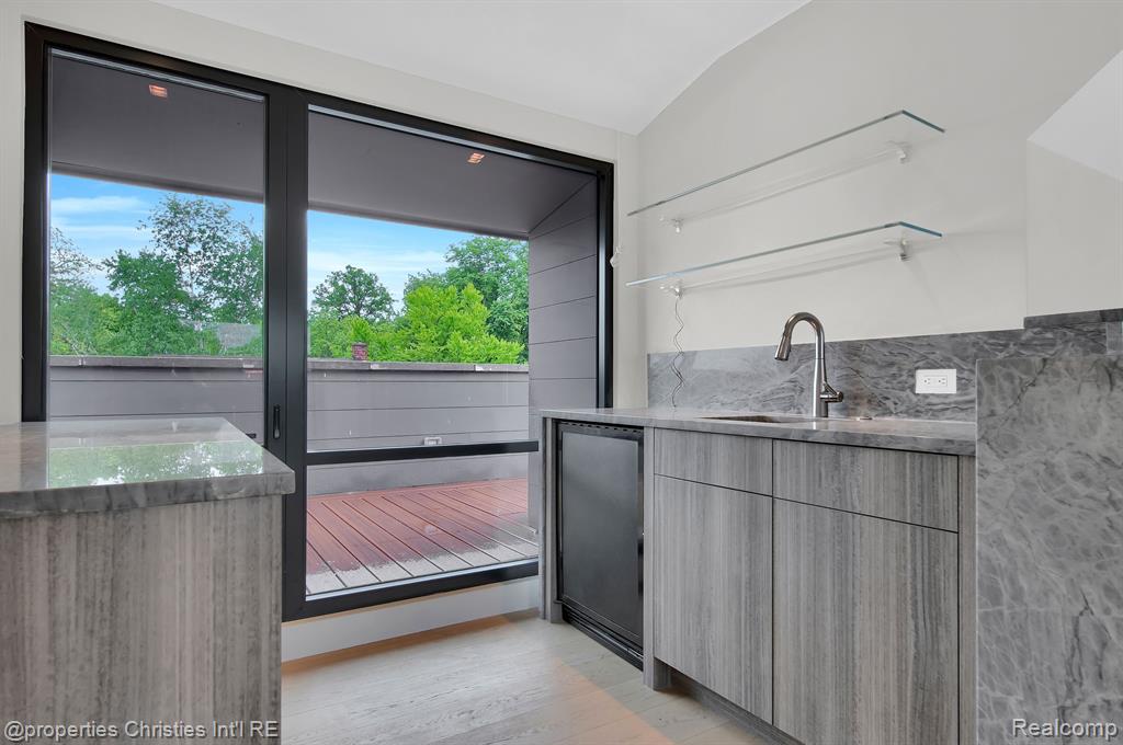 512 George Street Property Photo 45