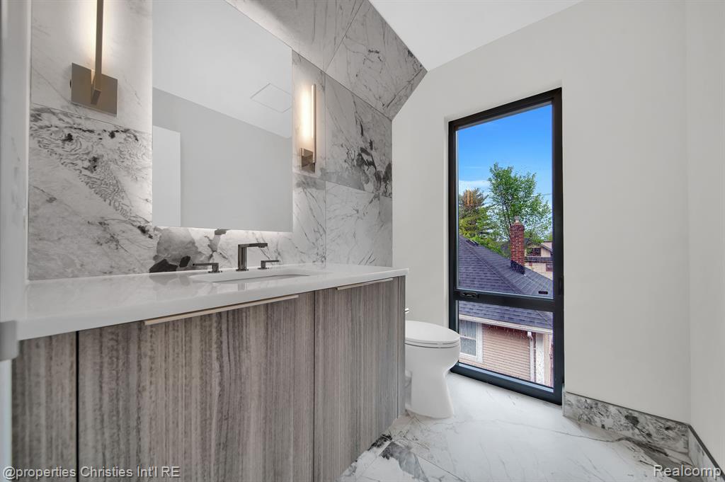 512 George Street Property Photo 46