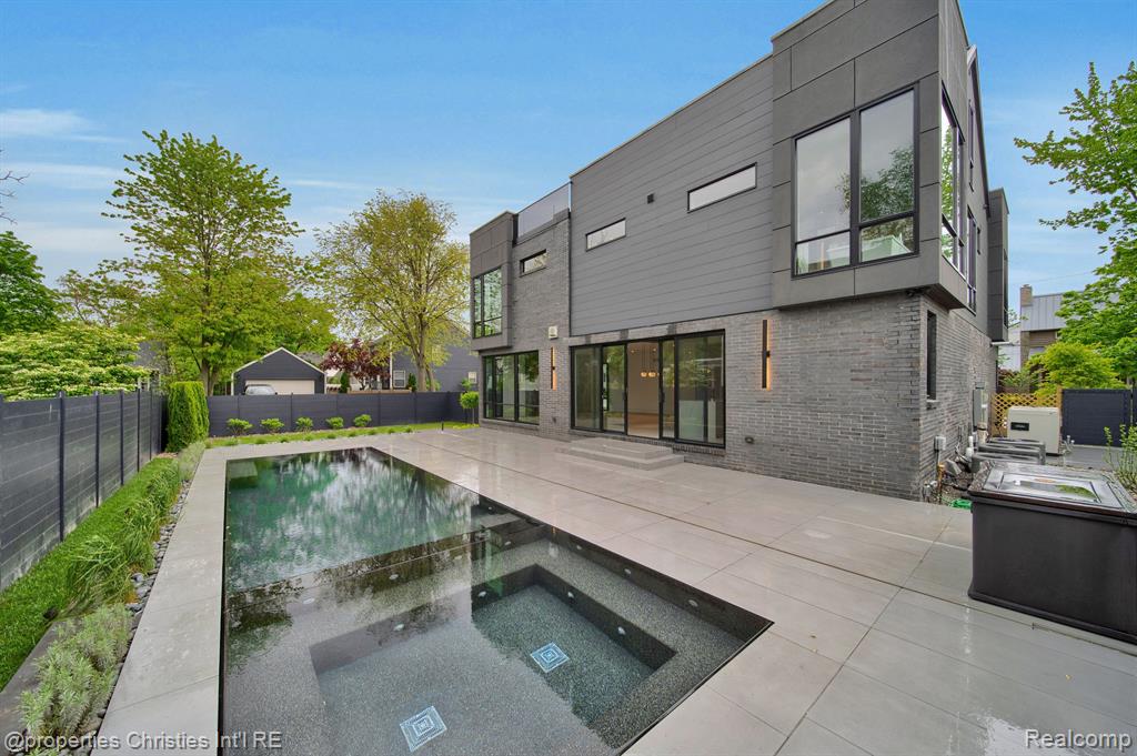 512 George Street Property Photo 55