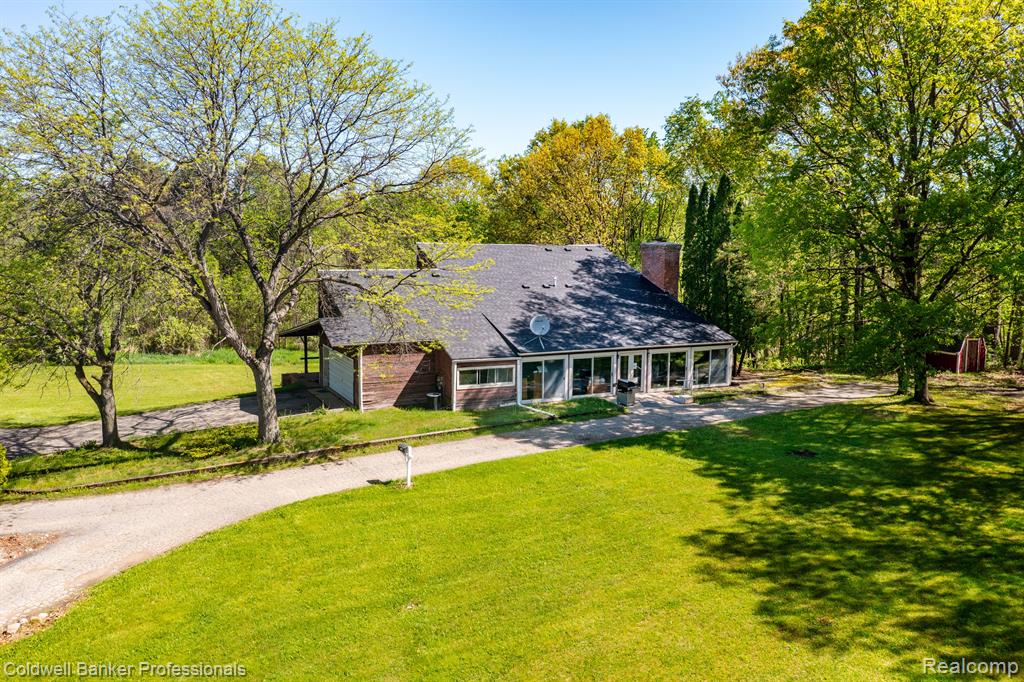 8899 Dwyer Road Property Photo 4