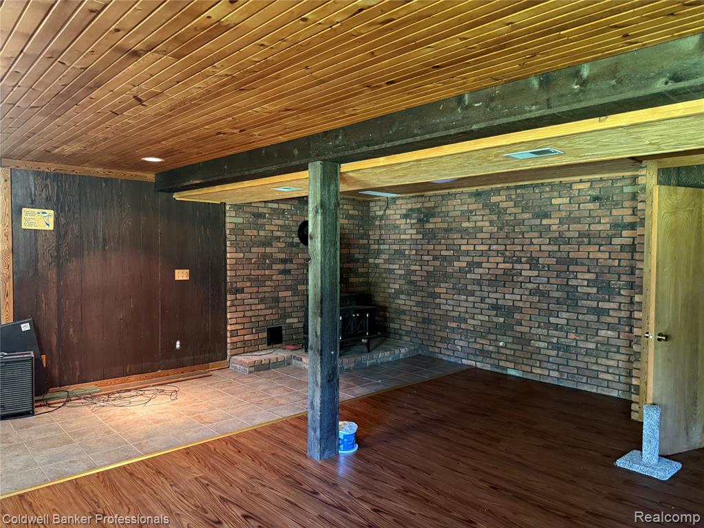 8899 Dwyer Road Property Photo 11