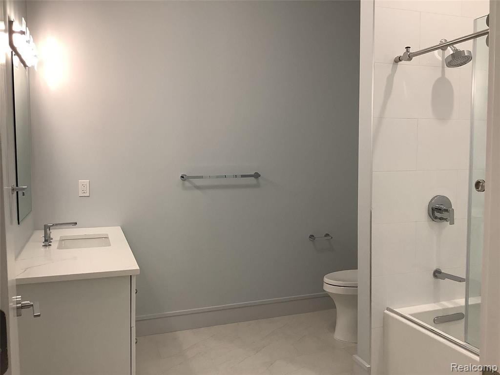 856 N N Old Woodward Ave Unit 202 Avenue Property Photo 2