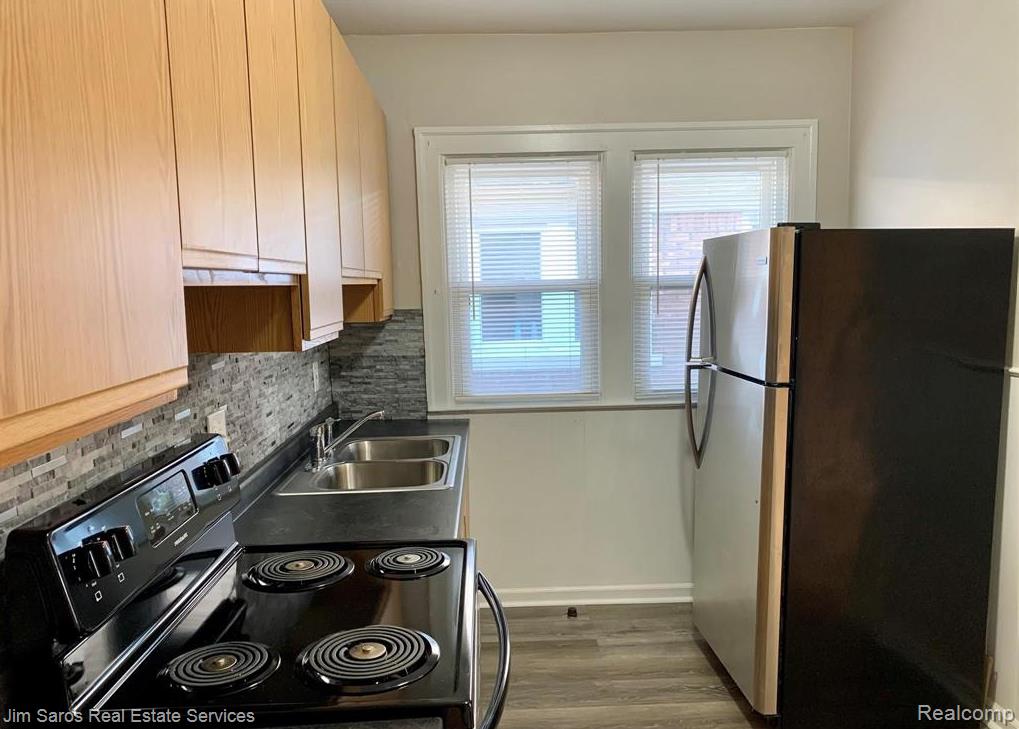 829 Beaconsfield Avenue Property Photo 4