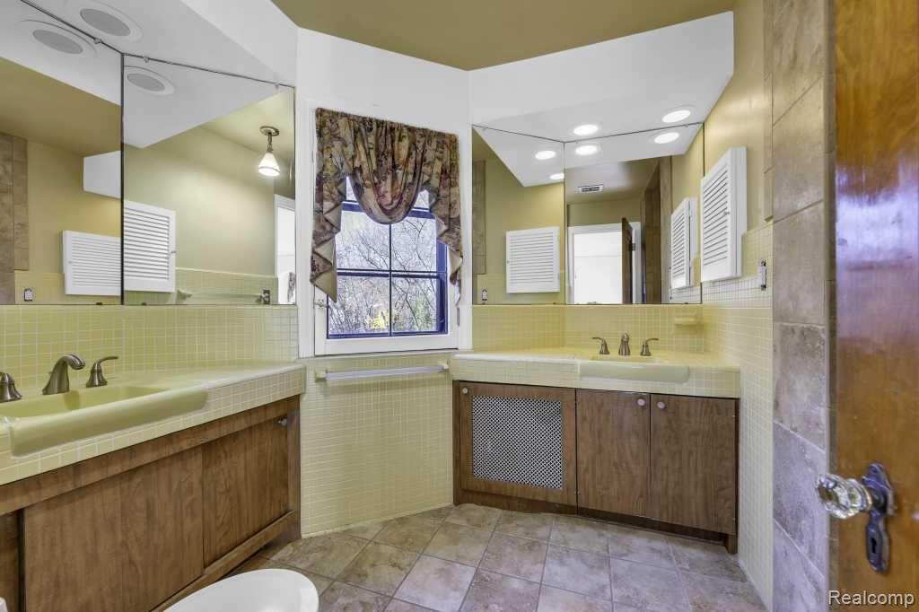 25690 York Road Property Photo 28