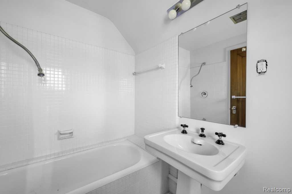 25690 York Road Property Photo 38
