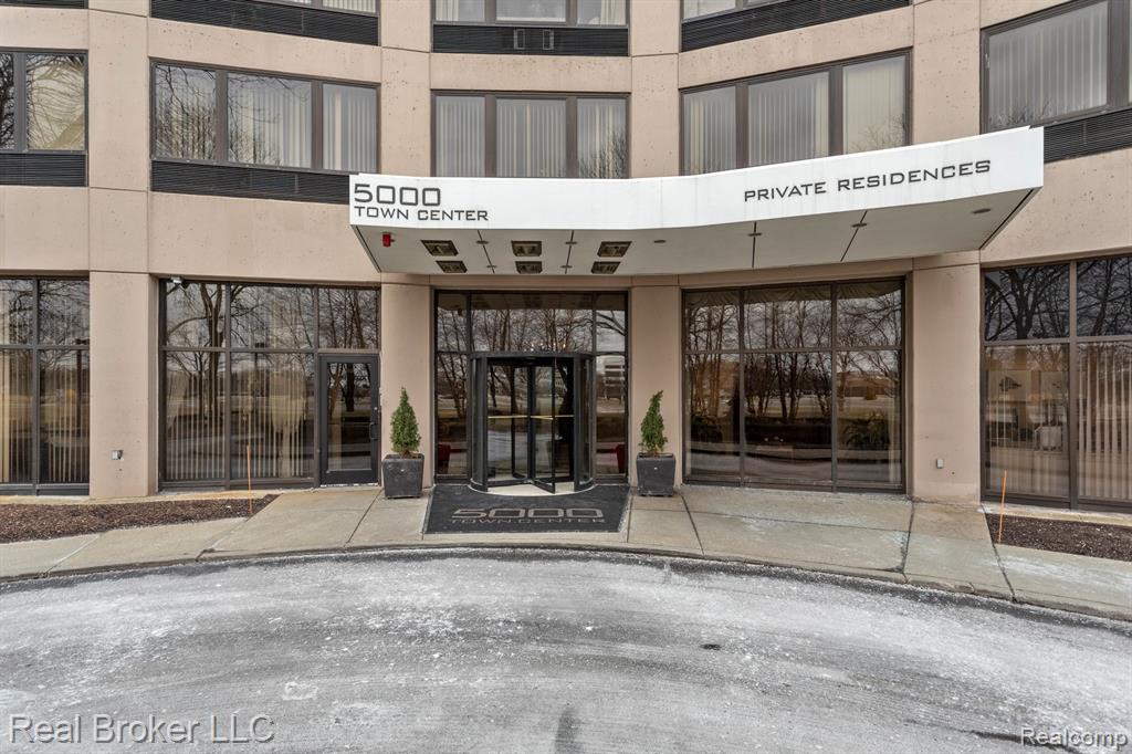 5000 Town Center Property Photo 1