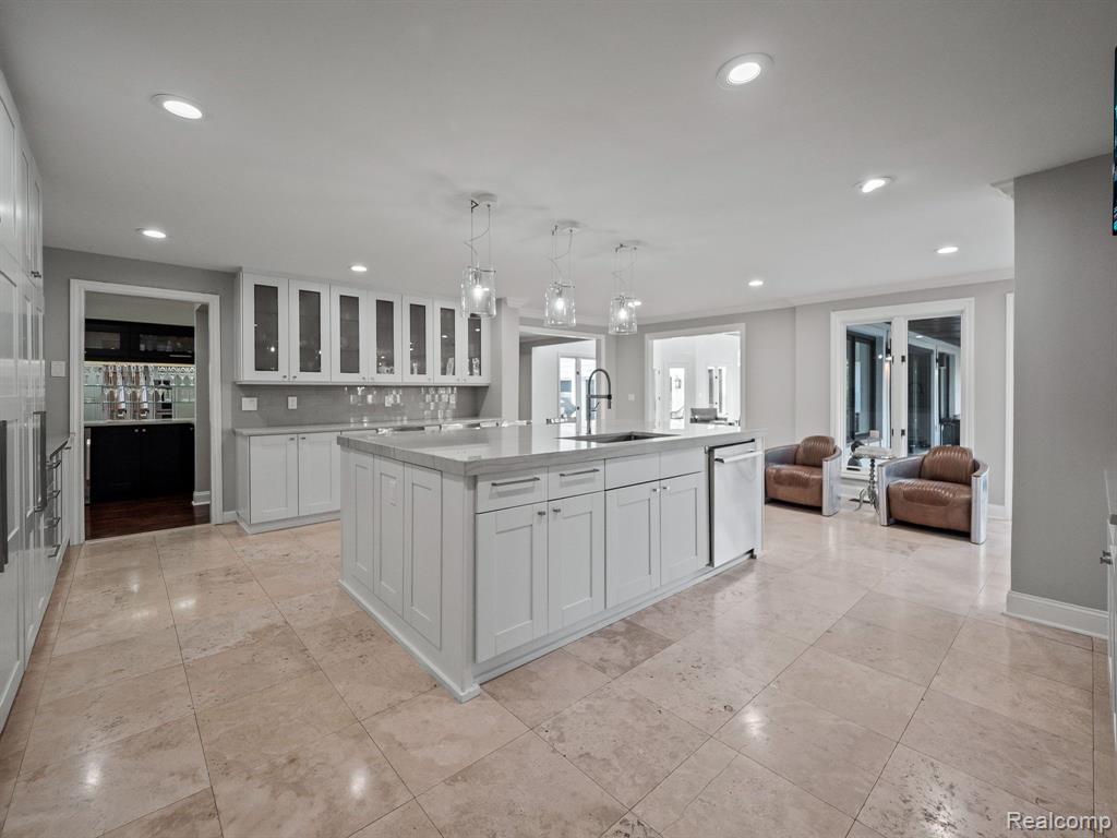 5190 Clarendon Crest Street Property Photo 12