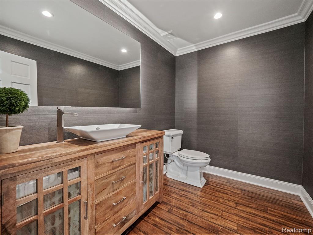 5190 Clarendon Crest Street Property Photo 32