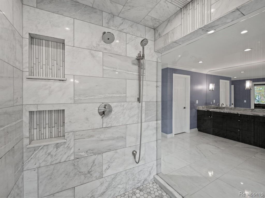 5190 Clarendon Crest Street Property Photo 40