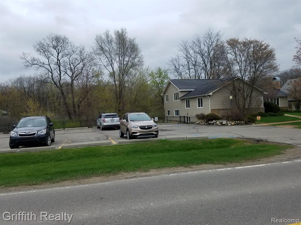 7077 Fieldcrest Drive Property Photo 4